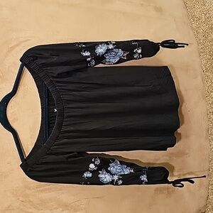 AEO off the shoulder blouse with embroidered flower details. Small